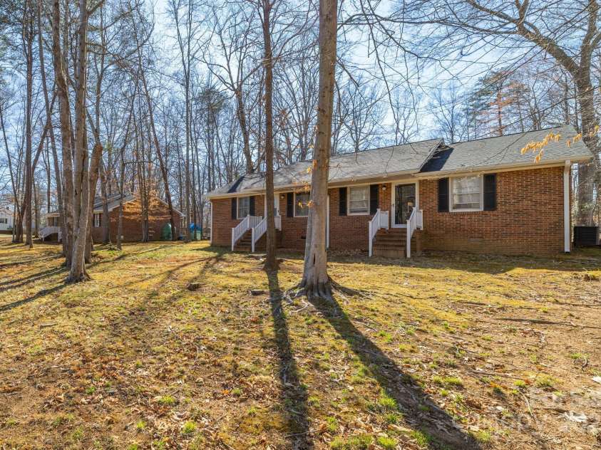 605 & 607 Franklin Drive, Eden, NC 27288.  MLS# CAR4242308, YatesRealty ID 33080. 