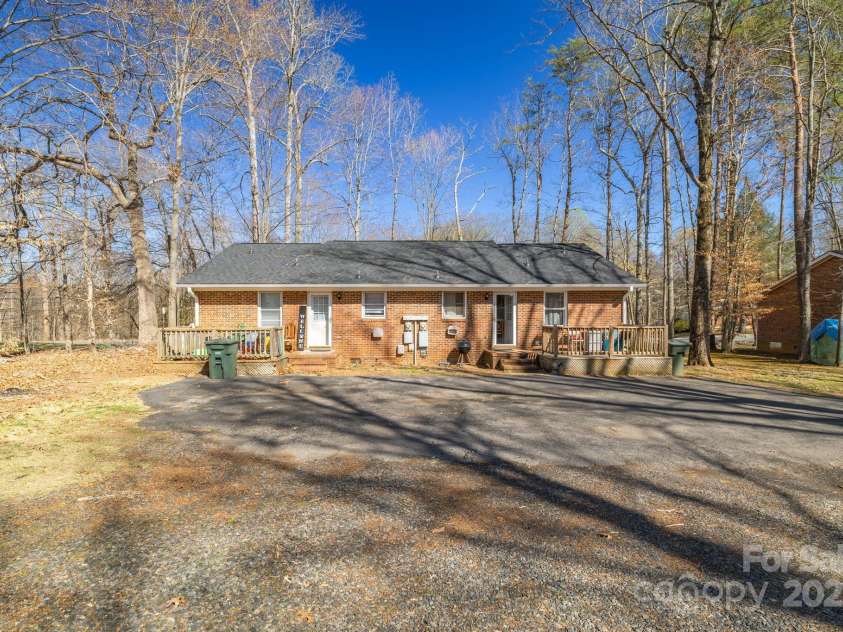 605 & 607 Franklin Drive, Eden, NC 27288.  MLS# CAR4242308, YatesRealty ID 33080. 