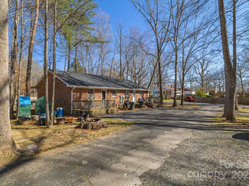 605 & 607 Franklin Drive, Eden, NC 27288.  MLS# CAR4242308, YatesRealty ID 33080. 