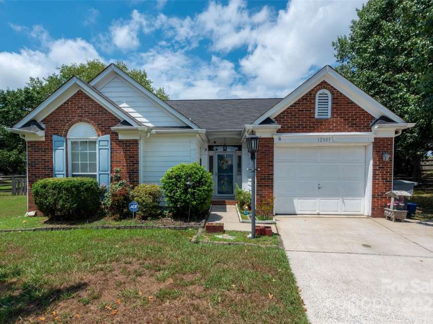 12005 Presnell Place, Charlotte, NC 28273.  MLS# CAR4287145, YatesRealty ID 33082. 