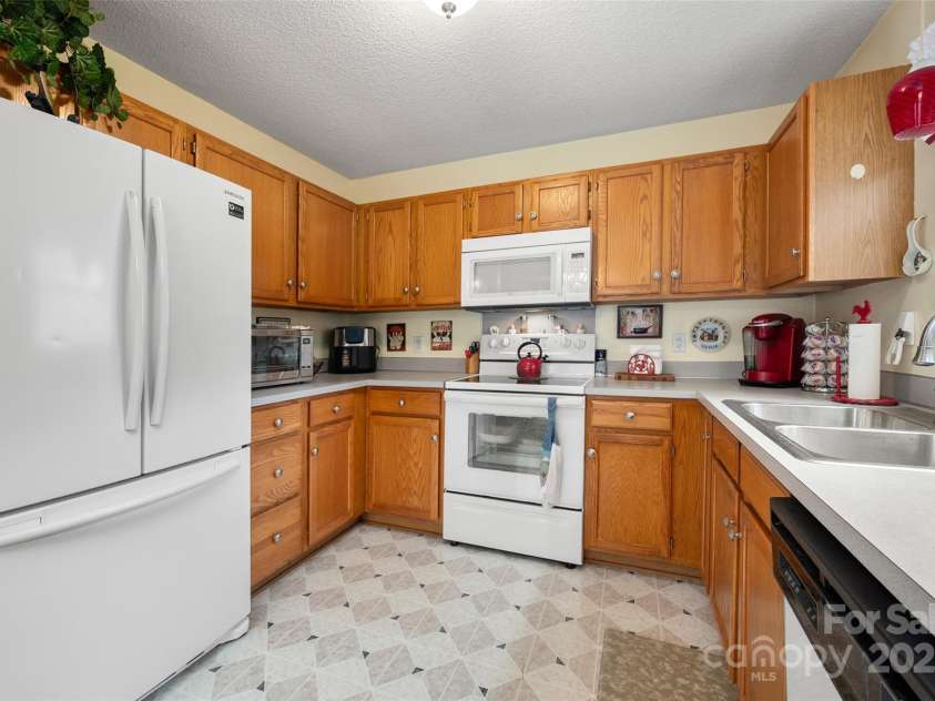 12005 Presnell Place, Charlotte, NC 28273.  MLS# CAR4287145, YatesRealty ID 33082. 