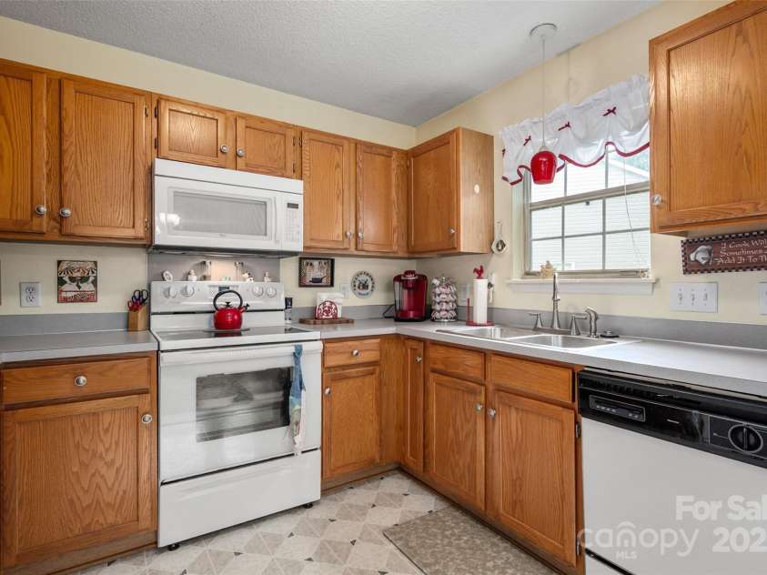 12005 Presnell Place, Charlotte, NC 28273.  MLS# CAR4287145, YatesRealty ID 33082. 