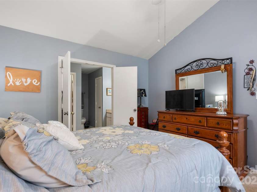 12005 Presnell Place, Charlotte, NC 28273.  MLS# CAR4287145, YatesRealty ID 33082. 