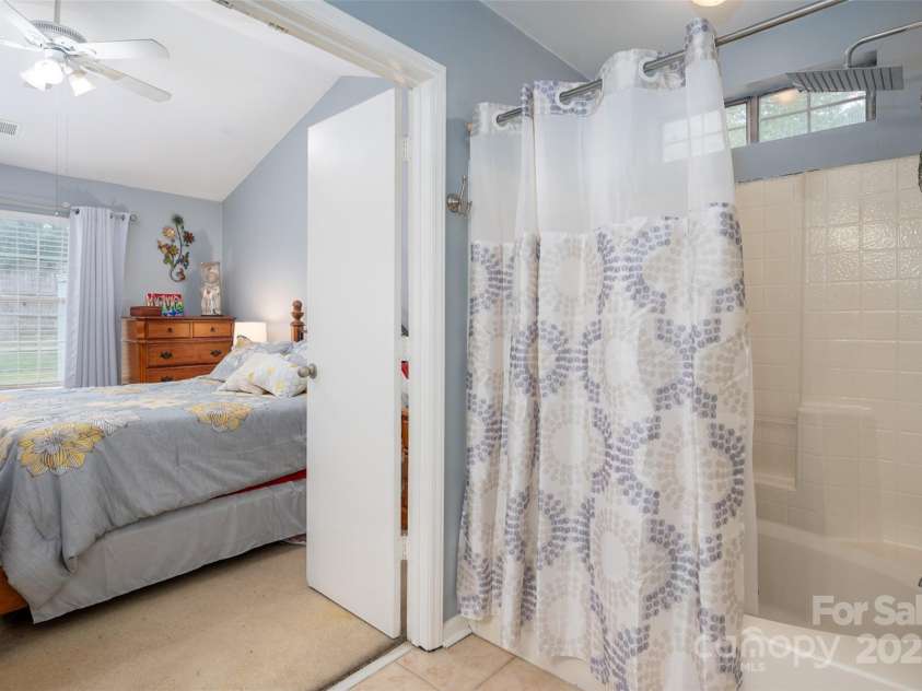 12005 Presnell Place, Charlotte, NC 28273.  MLS# CAR4287145, YatesRealty ID 33082. 