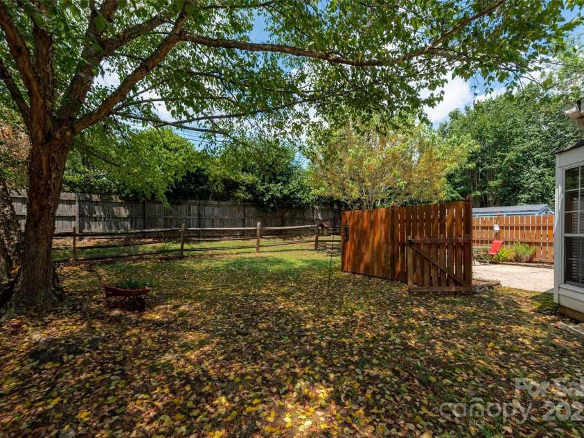 12005 Presnell Place, Charlotte, NC 28273.  MLS# CAR4287145, YatesRealty ID 33082. 