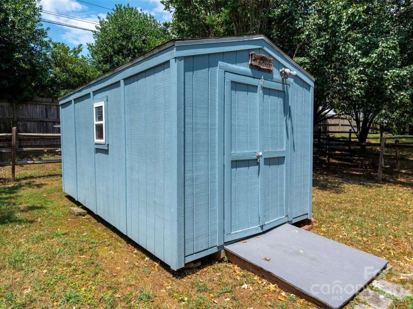 12005 Presnell Place, Charlotte, NC 28273.  MLS# CAR4287145, YatesRealty ID 33082. 