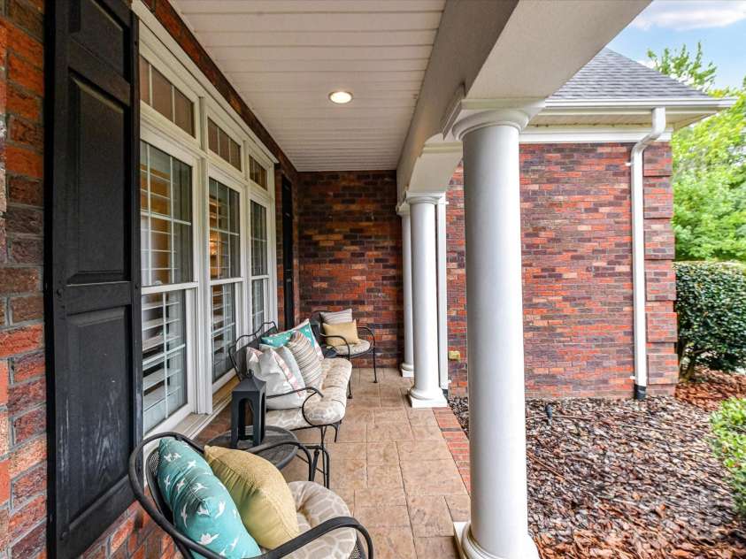 6114 Four Wood Drive, Matthews, NC 28104.  MLS# CAR4288708, YatesRealty ID 33083. 