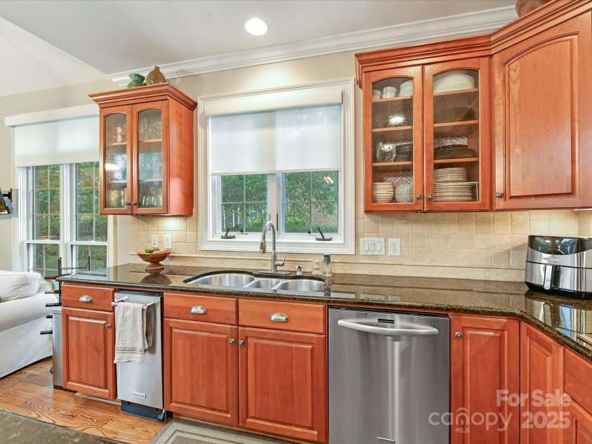 6114 Four Wood Drive, Matthews, NC 28104.  MLS# CAR4288708, YatesRealty ID 33083. 