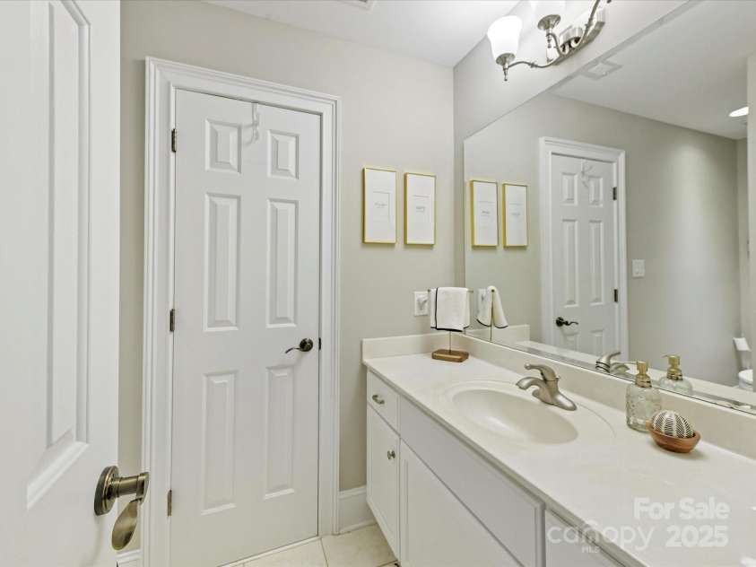 6114 Four Wood Drive, Matthews, NC 28104.  MLS# CAR4288708, YatesRealty ID 33083. 