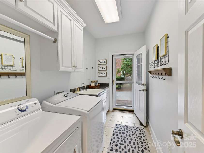 6114 Four Wood Drive, Matthews, NC 28104.  MLS# CAR4288708, YatesRealty ID 33083. 