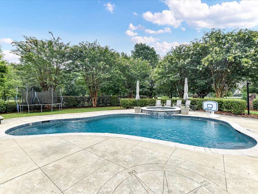 6114 Four Wood Drive, Matthews, NC 28104.  MLS# CAR4288708, YatesRealty ID 33083. 