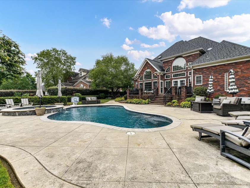 6114 Four Wood Drive, Matthews, NC 28104.  MLS# CAR4288708, YatesRealty ID 33083. 