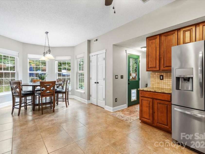 131 Misty Arbor Lane, Mooresville, NC 28117.  MLS# CAR4291444, YatesRealty ID 33085. Kitchen/Breakfast Nook