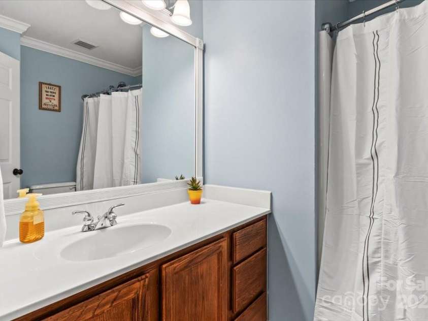 131 Misty Arbor Lane, Mooresville, NC 28117.  MLS# CAR4291444, YatesRealty ID 33085. Upper Full Bathroom