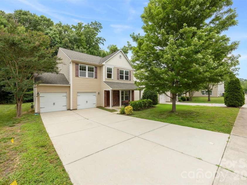 1831 Yaupon Road, Charlotte, NC 28215.  MLS# CAR4397847, YatesRealty ID 33085. 