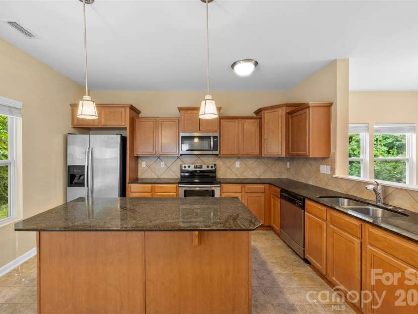 1831 Yaupon Road, Charlotte, NC 28215.  MLS# CAR4397847, YatesRealty ID 33085. 