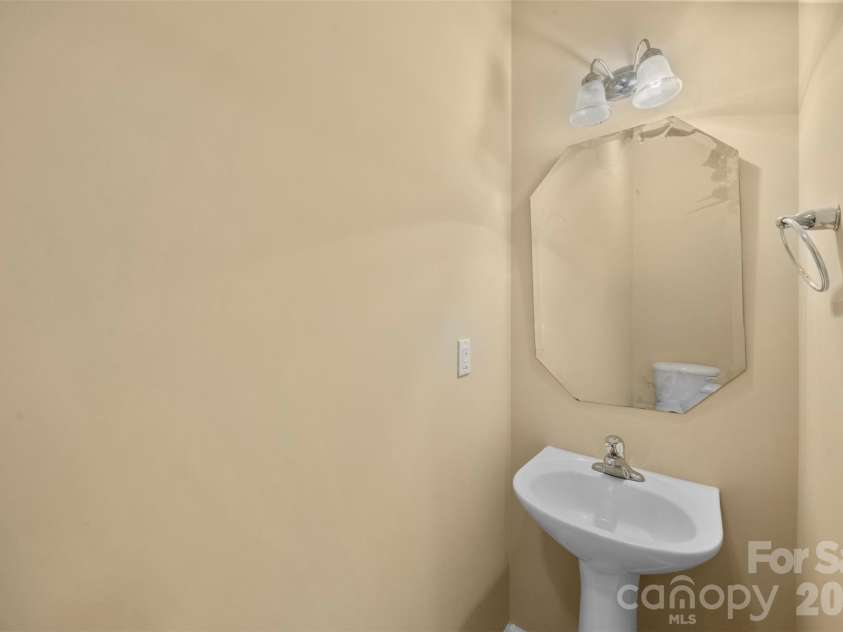 1831 Yaupon Road, Charlotte, NC 28215.  MLS# CAR4397847, YatesRealty ID 33085. 