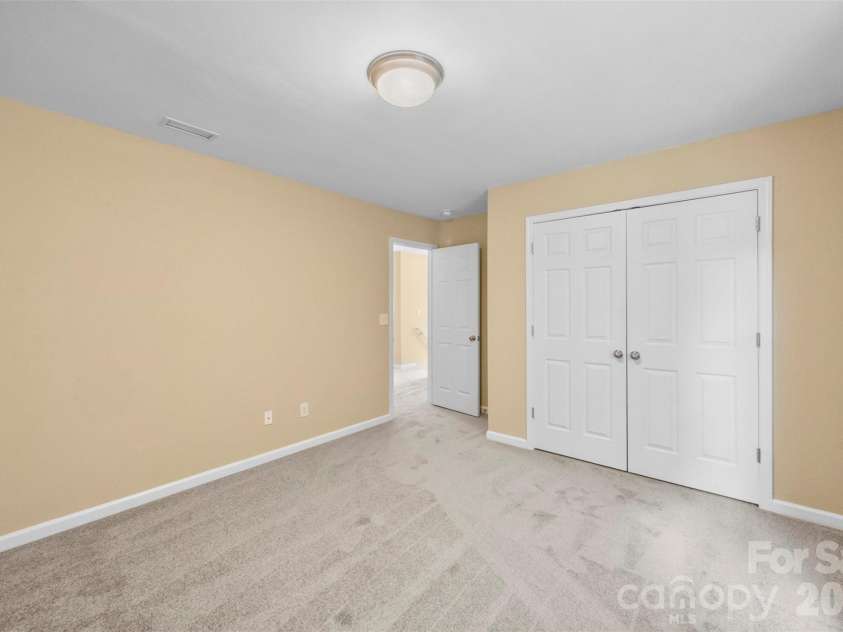 1831 Yaupon Road, Charlotte, NC 28215.  MLS# CAR4397847, YatesRealty ID 33085. 
