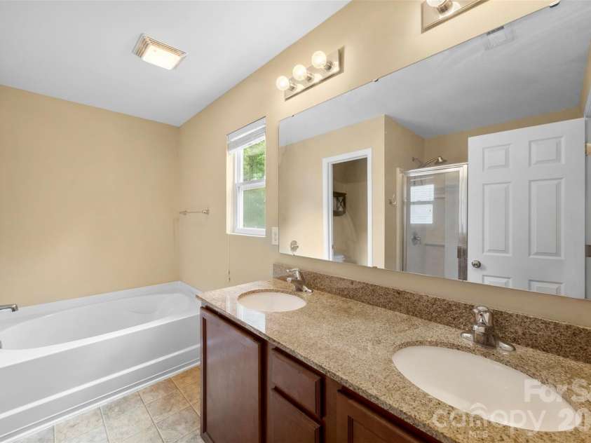 1831 Yaupon Road, Charlotte, NC 28215.  MLS# CAR4397847, YatesRealty ID 33085. 