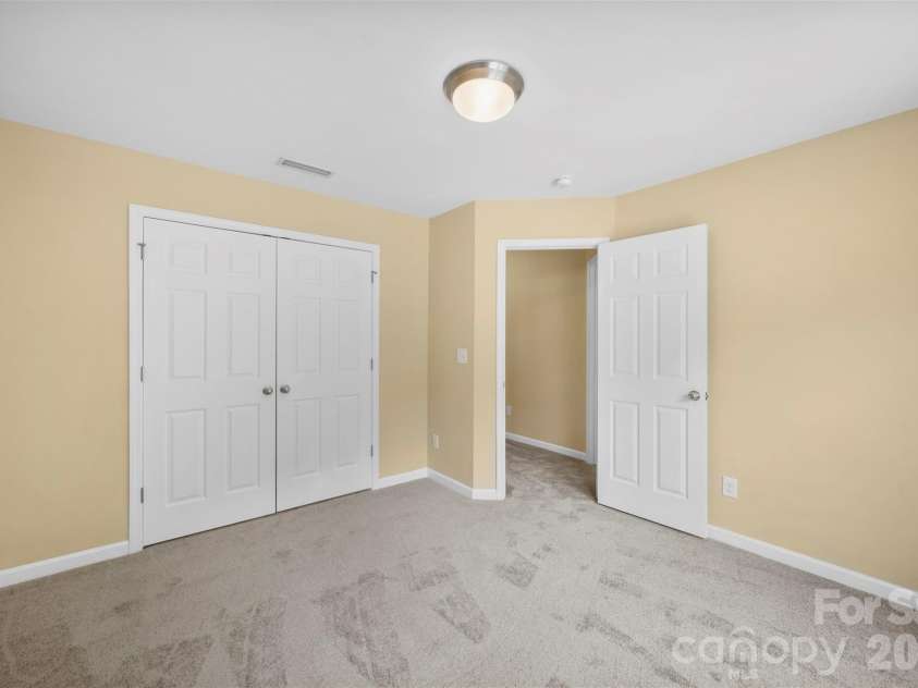 1831 Yaupon Road, Charlotte, NC 28215.  MLS# CAR4397847, YatesRealty ID 33085. 