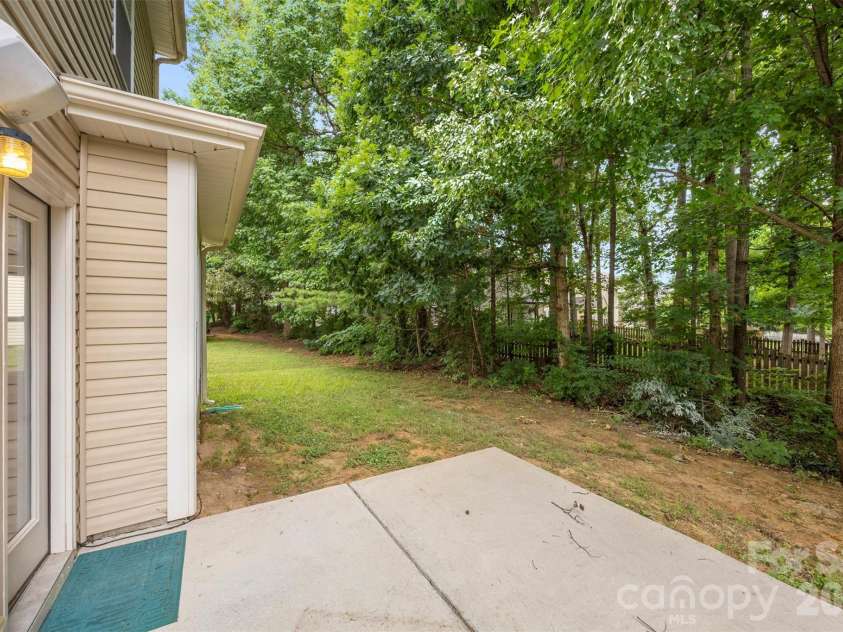1831 Yaupon Road, Charlotte, NC 28215.  MLS# CAR4397847, YatesRealty ID 33085. 