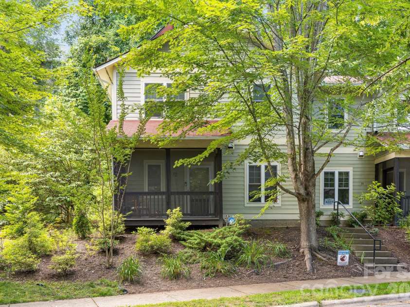 72 Owens Bell Lane, Asheville, NC 28801.  MLS# CAR4396427, YatesRealty ID 33086. 