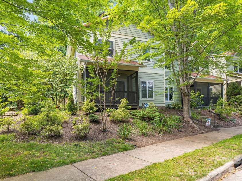 72 Owens Bell Lane, Asheville, NC 28801.  MLS# CAR4396427, YatesRealty ID 33086. 
