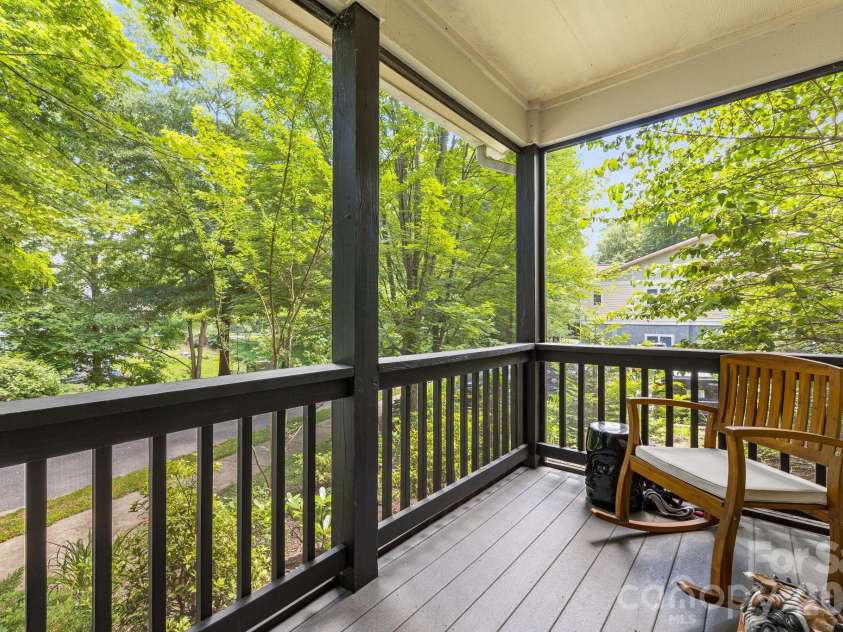 72 Owens Bell Lane, Asheville, NC 28801.  MLS# CAR4396427, YatesRealty ID 33086. 