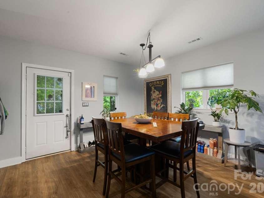 72 Owens Bell Lane, Asheville, NC 28801.  MLS# CAR4396427, YatesRealty ID 33086. 