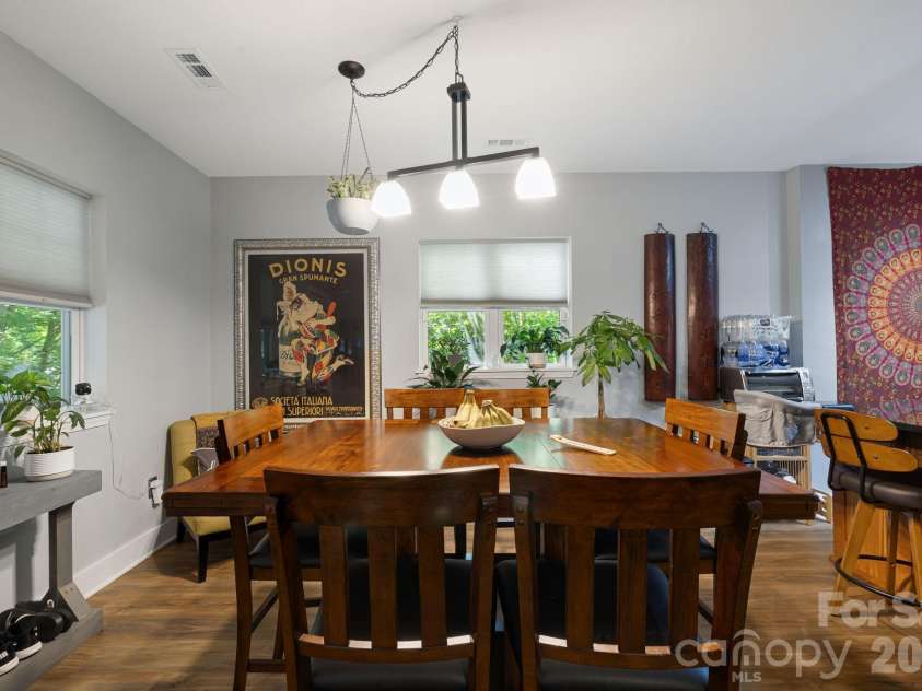 72 Owens Bell Lane, Asheville, NC 28801.  MLS# CAR4396427, YatesRealty ID 33086. 