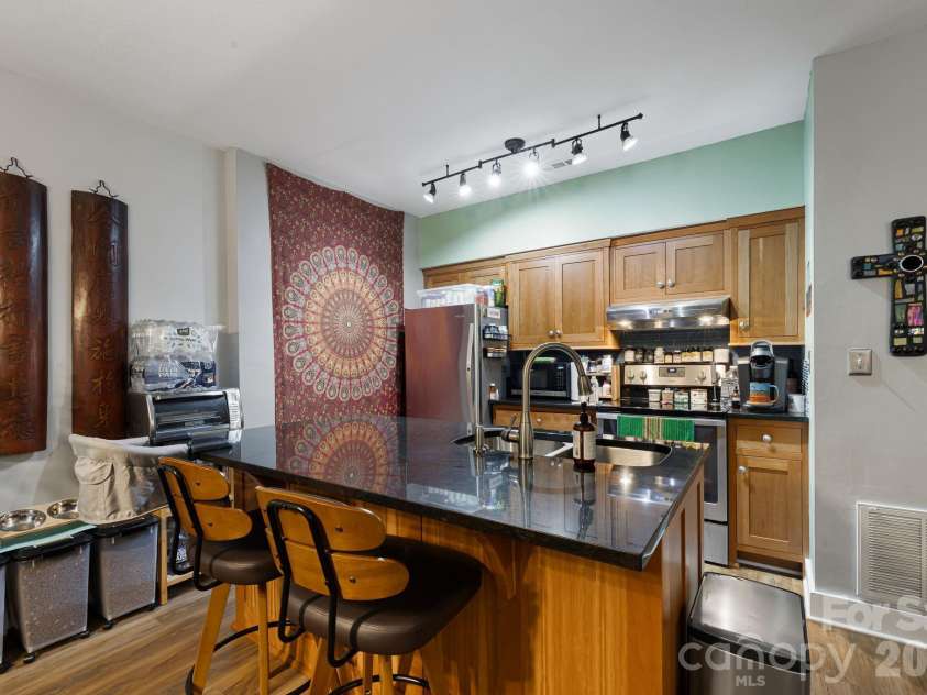 72 Owens Bell Lane, Asheville, NC 28801.  MLS# CAR4396427, YatesRealty ID 33086. 