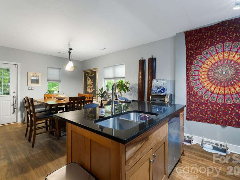 72 Owens Bell Lane, Asheville, NC 28801.  MLS# CAR4396427, YatesRealty ID 33086. 