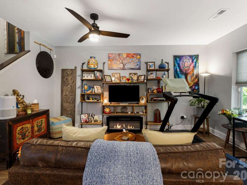 72 Owens Bell Lane, Asheville, NC 28801.  MLS# CAR4396427, YatesRealty ID 33086. 