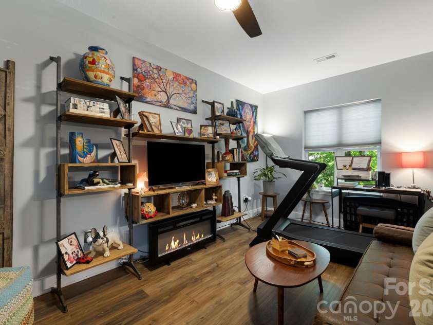 72 Owens Bell Lane, Asheville, NC 28801.  MLS# CAR4396427, YatesRealty ID 33086. 