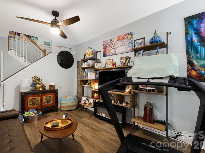72 Owens Bell Lane, Asheville, NC 28801.  MLS# CAR4396427, YatesRealty ID 33086. 