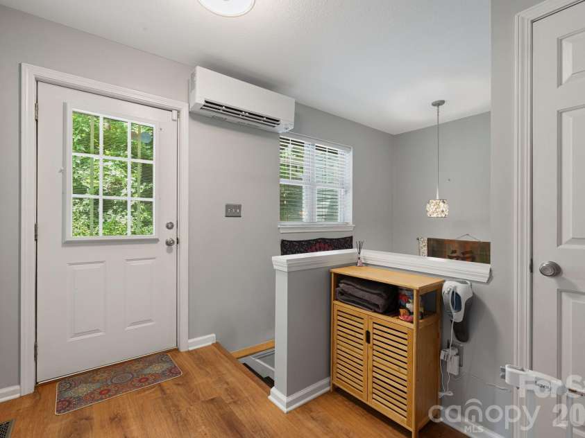 72 Owens Bell Lane, Asheville, NC 28801.  MLS# CAR4396427, YatesRealty ID 33086. 