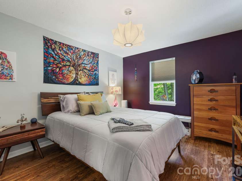 72 Owens Bell Lane, Asheville, NC 28801.  MLS# CAR4396427, YatesRealty ID 33086. 