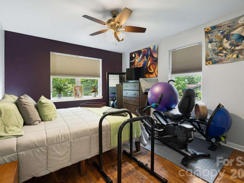 72 Owens Bell Lane, Asheville, NC 28801.  MLS# CAR4396427, YatesRealty ID 33086. 