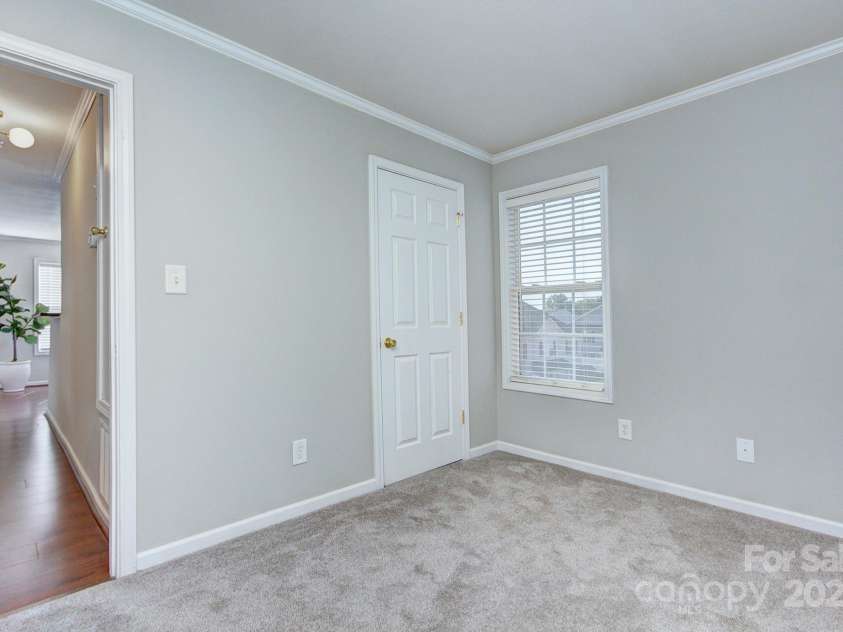 1075 Triece Lane, Charlotte, NC 28215.  MLS# CAR4278023, YatesRealty ID 33088. 