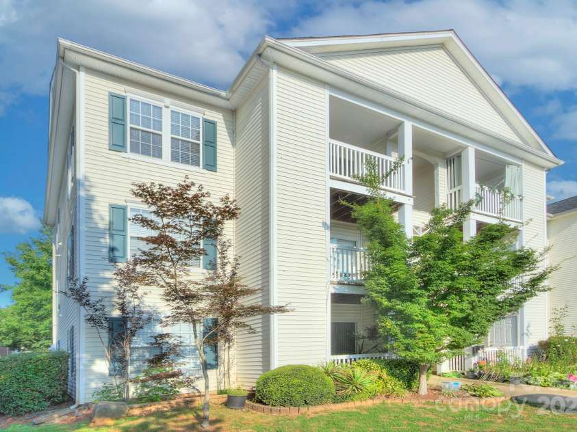 1075 Triece Lane, Charlotte, NC 28215.  MLS# CAR4278023, YatesRealty ID 33088. 