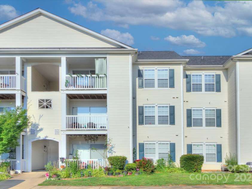 1075 Triece Lane, Charlotte, NC 28215.  MLS# CAR4278023, YatesRealty ID 33088. 