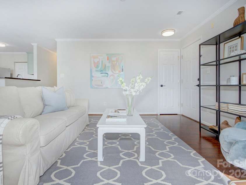 1075 Triece Lane, Charlotte, NC 28215.  MLS# CAR4278023, YatesRealty ID 33088. 