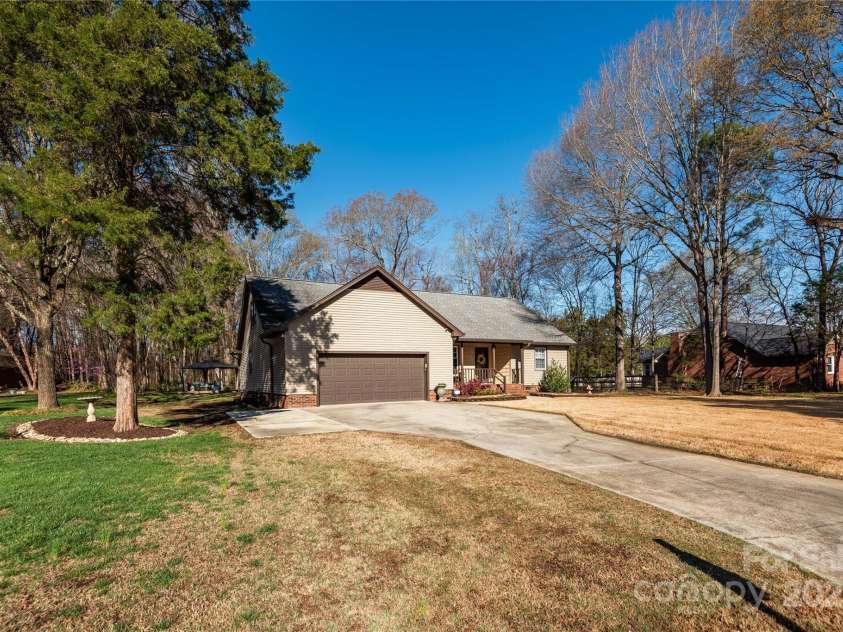 8276 Scarlet Oak Court, Harrisburg, NC 28075.  MLS# CAR4238905, YatesRealty ID 3309. 