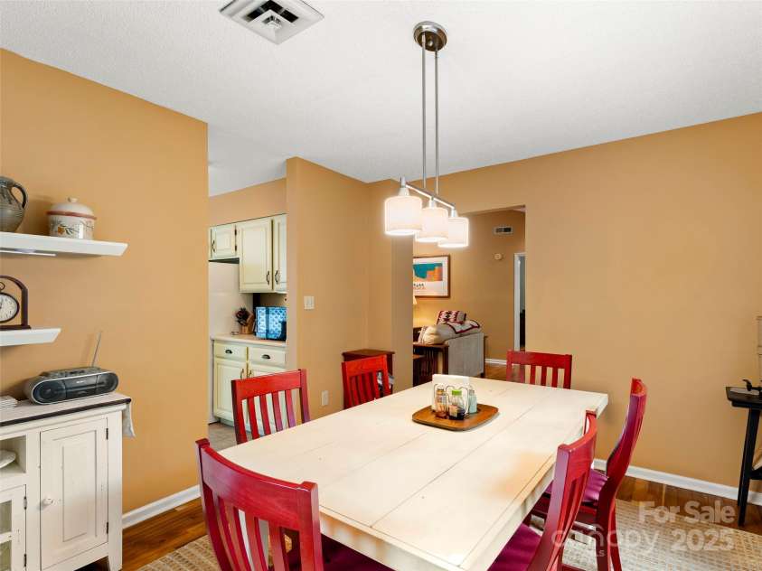 25 Cedarcliff Circle, Asheville, NC 28803.  MLS# CAR4291336, YatesRealty ID 33090. Ease of entertaining here