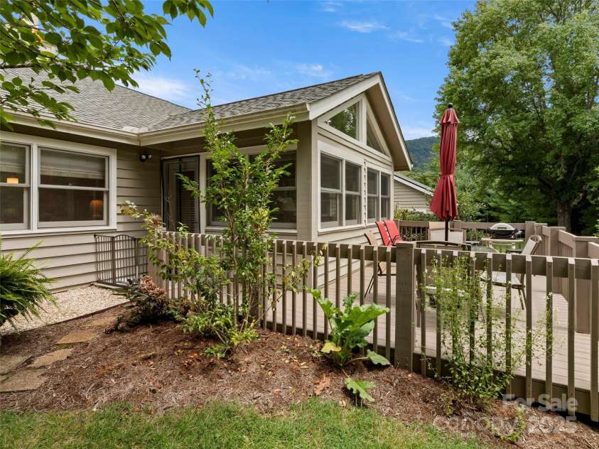 25 Cedarcliff Circle, Asheville, NC 28803.  MLS# CAR4291336, YatesRealty ID 33090. Look at this beautiful deck and sunroom