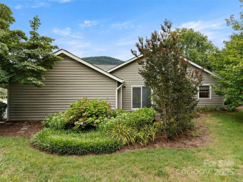 25 Cedarcliff Circle, Asheville, NC 28803.  MLS# CAR4291336, YatesRealty ID 33090. Native plant landscaping surrounds this home