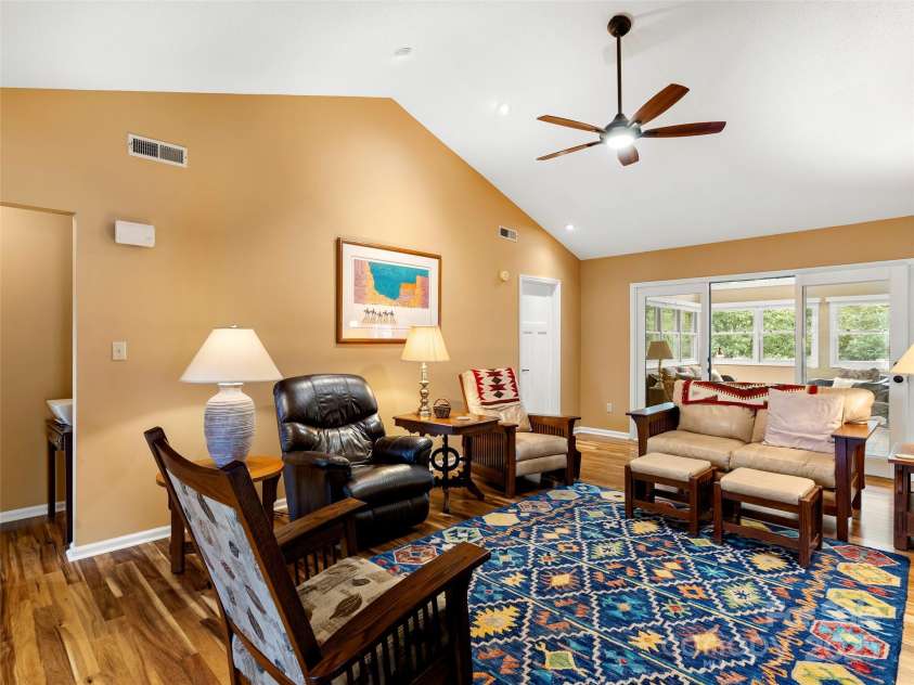 25 Cedarcliff Circle, Asheville, NC 28803.  MLS# CAR4291336, YatesRealty ID 33090. Open design in this spacious living room