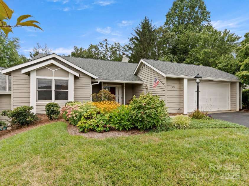 25 Cedarcliff Circle, Asheville, NC 28803.  MLS# CAR4291336, YatesRealty ID 33090. Welcome Home to 25 Cedarcliff Circle in Beautiful Lauren Place