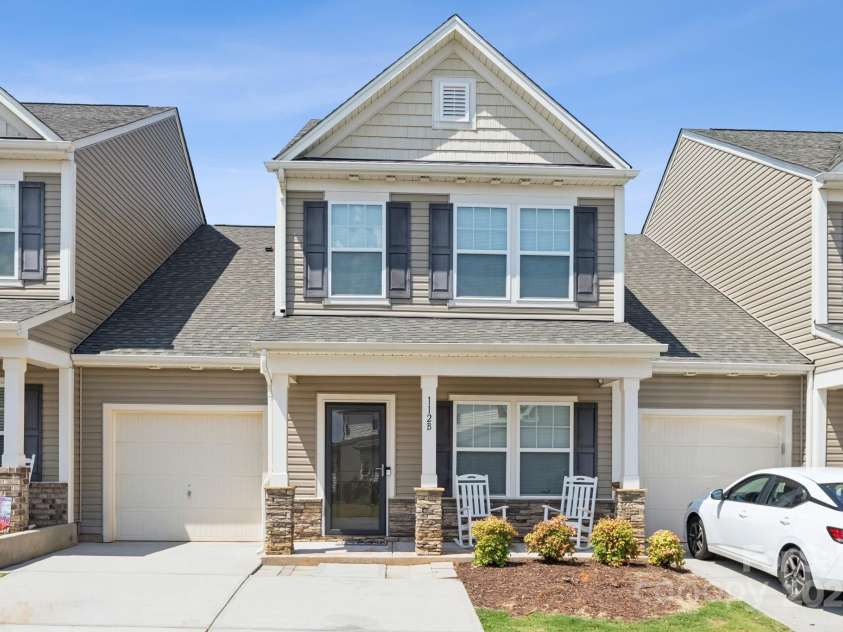 112 Davenport Drive, Statesville, NC 28677.  MLS# CAR4284695, YatesRealty ID 33091. 