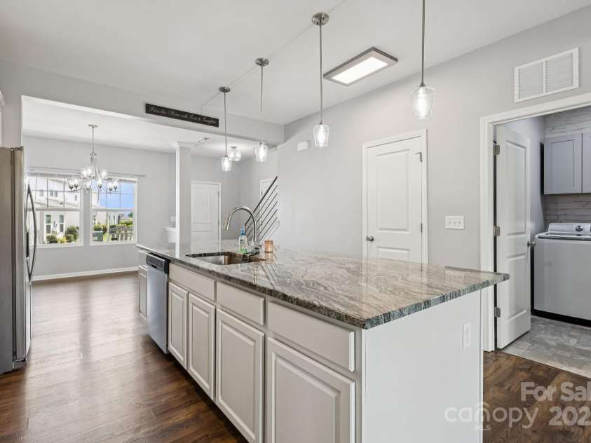 112 Davenport Drive, Statesville, NC 28677.  MLS# CAR4284695, YatesRealty ID 33091. 